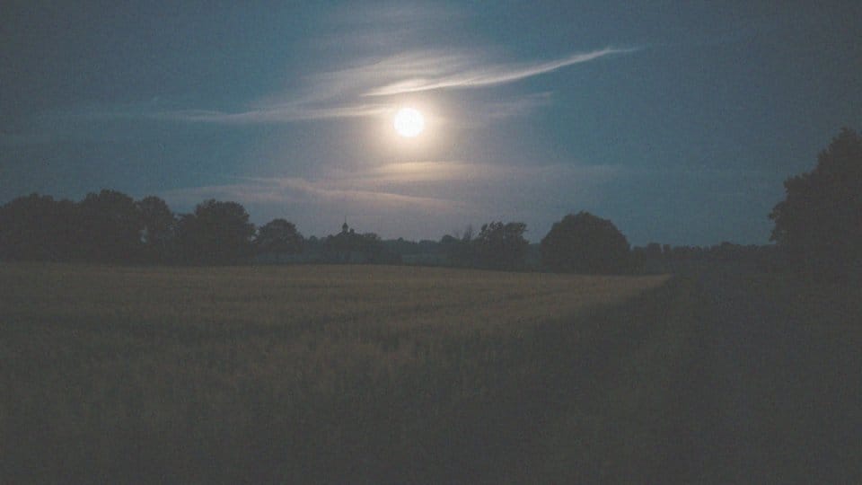 Jak często występuje pełnia Księżyca?